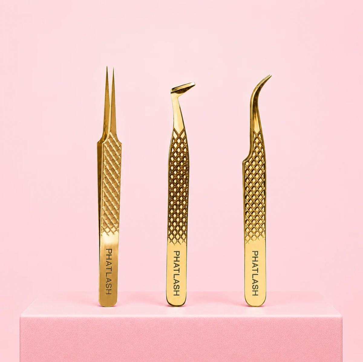 The Ultimate Lash Tweezer Guide: Fibre Tip vs Non-Fibre Tip & Every Tweezer Style Explained