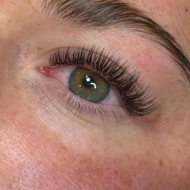 How to Choose the Right Lash Curl: J, B, C, CC, D, DD, L &amp; M Curls Explained